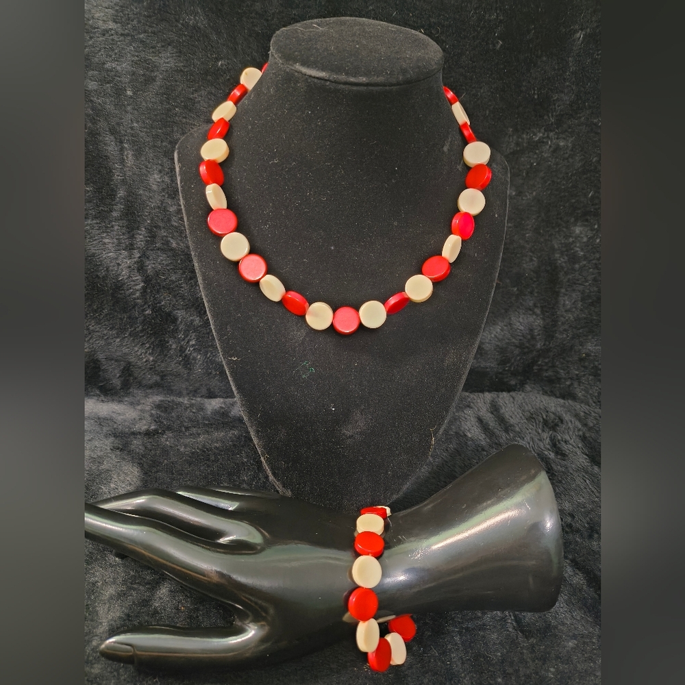Red and Cream Beaded Necklace and Bracelet Set (297)